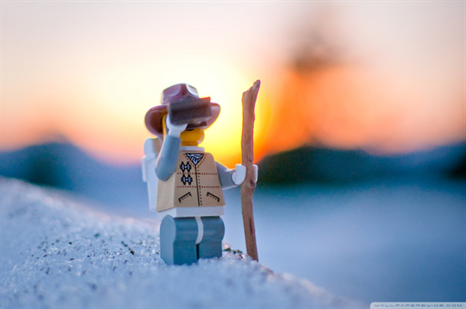 快递小哥捡到金锁归还，拒收千元报酬—诚信与责任的闪光