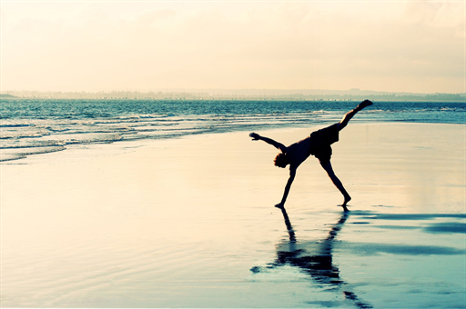 男子花3000多元网购显卡 收到却是两本书 店方：退一赔三 正自查原因