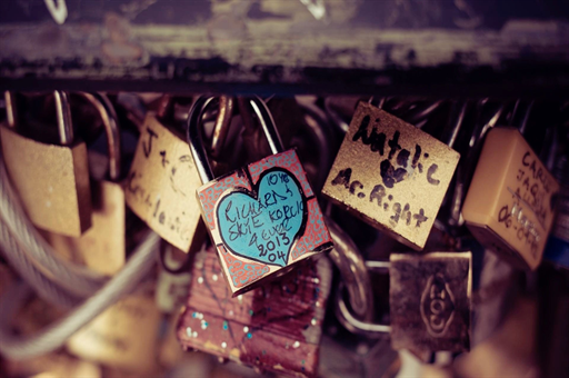 突然恶心想吐是什么原因