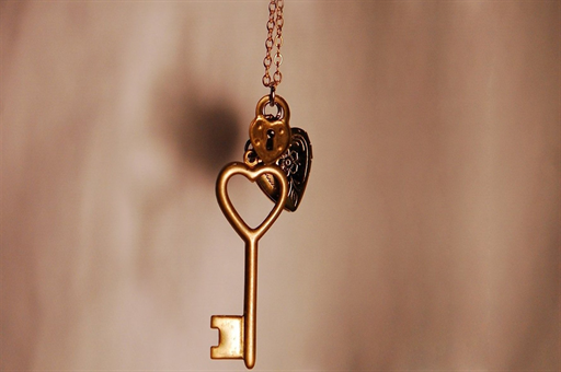 高市早苗连遭三次质询，涉台言论引发深度讨论